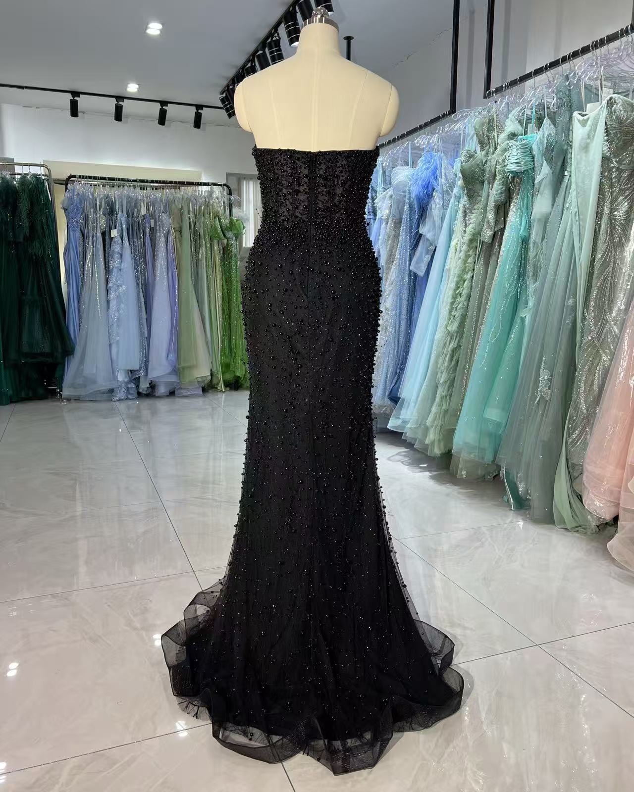 SH0131 عارية
