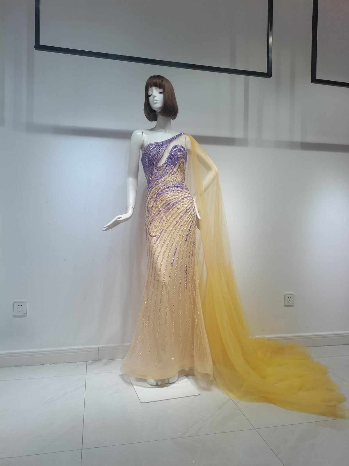 SH18534  YELLOW