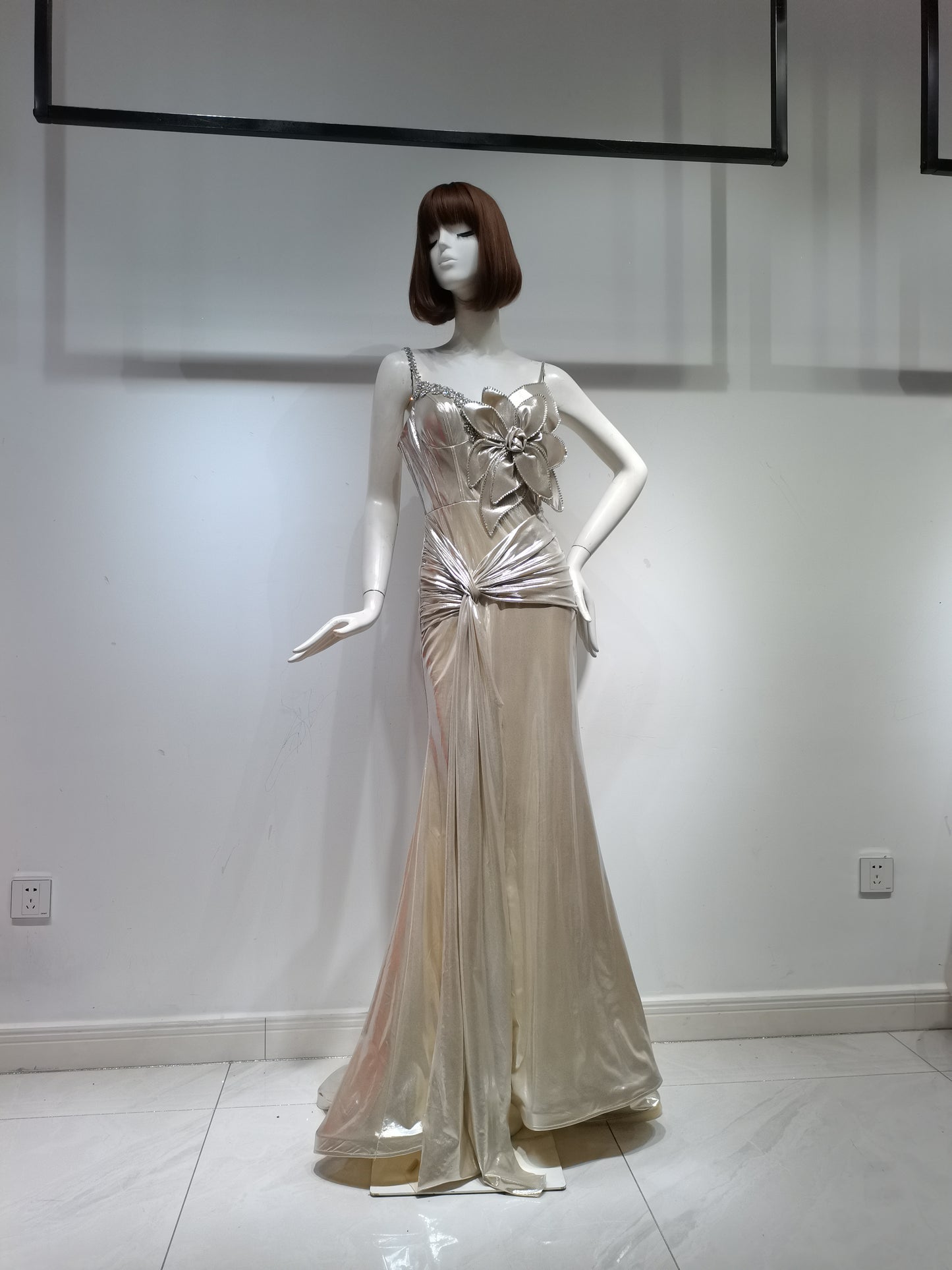 SH19271  GOLDEN