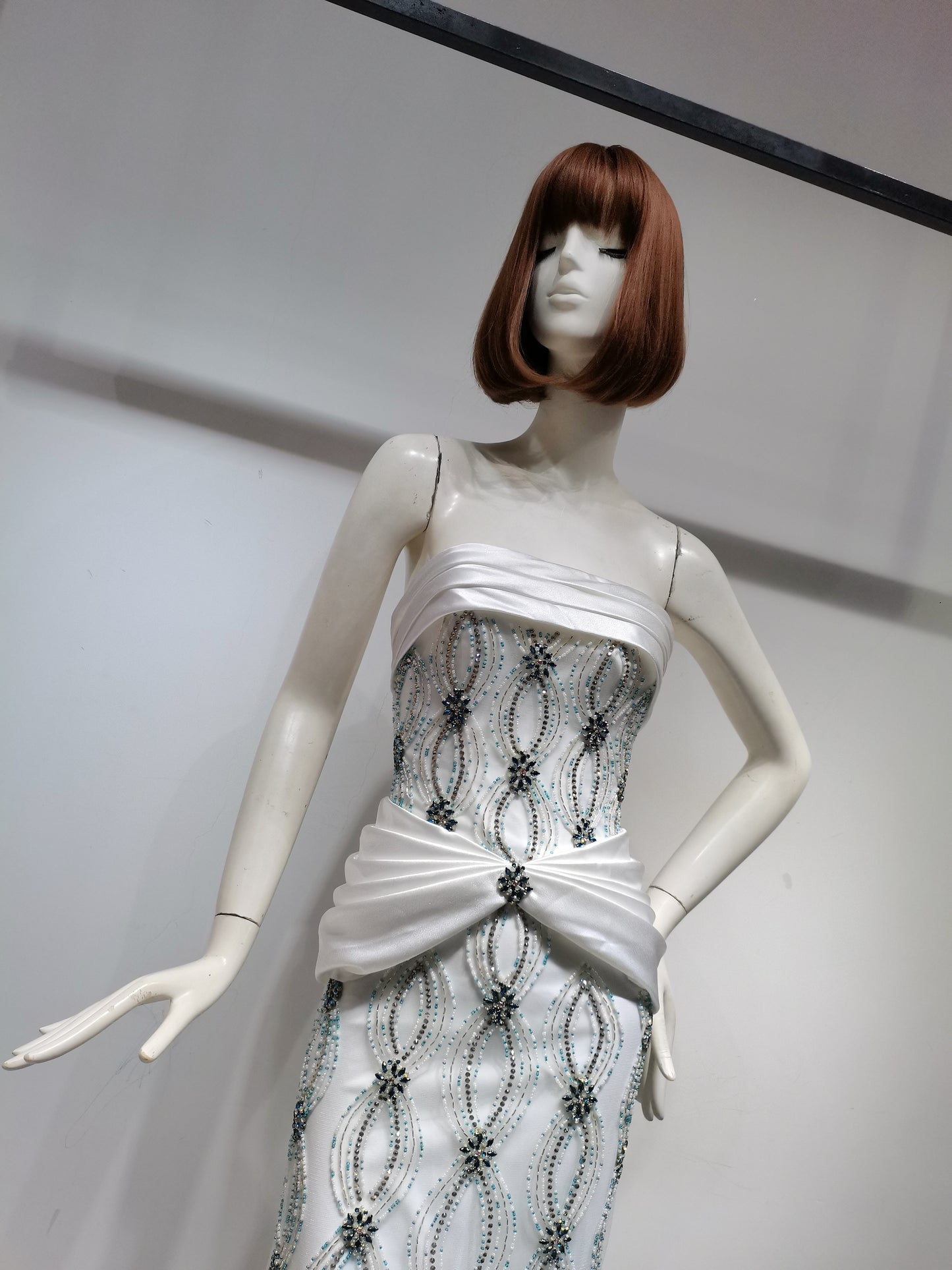 SH62697  WHITE